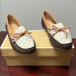 Michael Kors Women's Brown and Cream Loafers